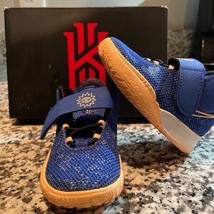 Kyrie 7 Kids Sneakers Size 5C